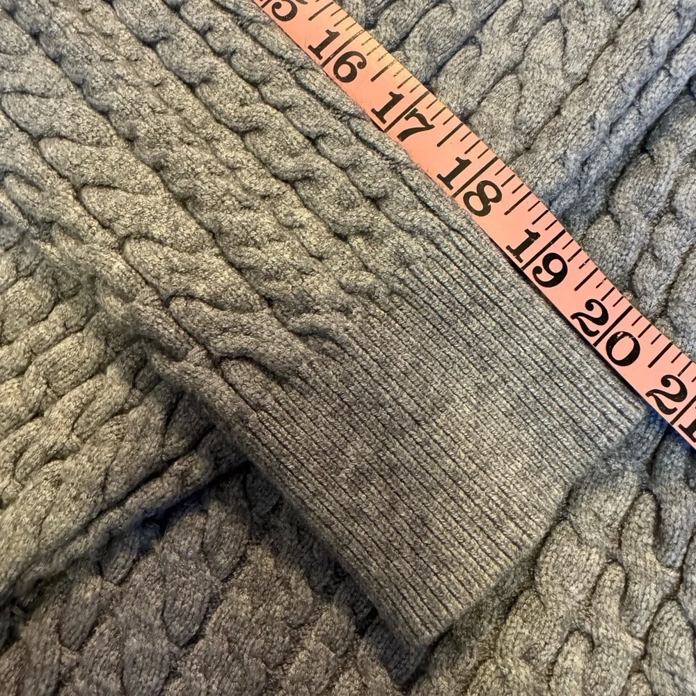 Grey Evolution by Cyrus Aneesa asymmetrical hem sweater.  Women’s size Medium - Picture 9 of 13